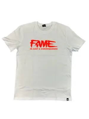 Camiseta Fame Blanca Letras Naranjas